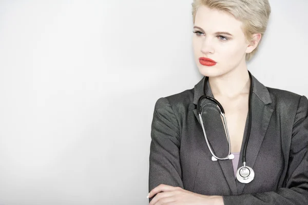 Ženský lékař v nové šaty — Stock fotografie