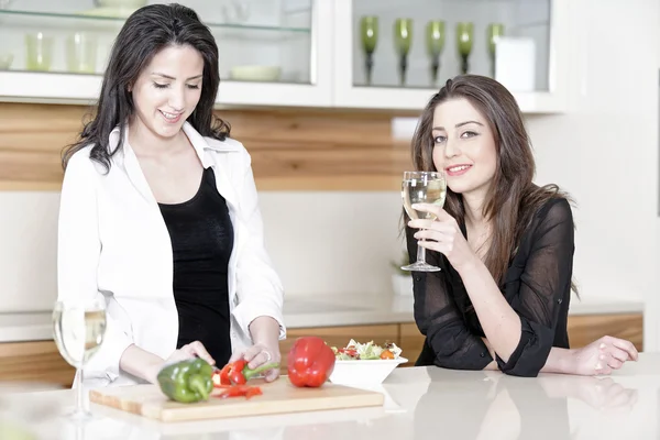 Two friends in a kitchen cooking — Stock Photo, Image