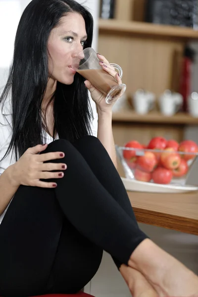 Frau macht Kaffeepause — Stockfoto