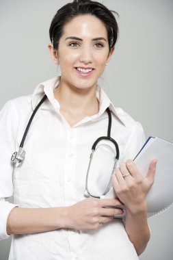 Steteskoplu kadın doktor.