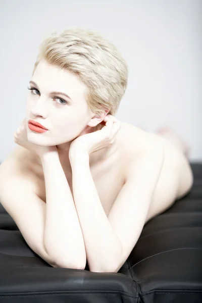 Woman in beauty pose — Stock Photo, Image
