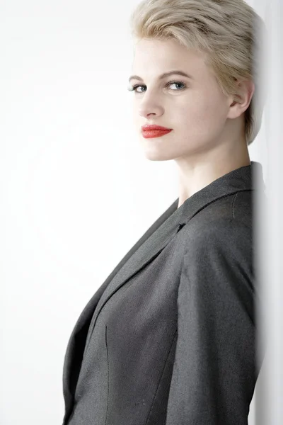 Woman in business suit — Stock Photo, Image