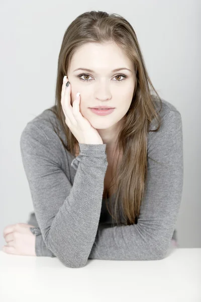 Portrait of young woman — Stock Photo, Image