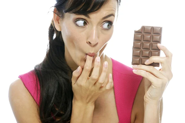 Mujer comiendo barra de chocolate —  Fotos de Stock