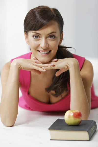 Woman reading at home — Stock Photo, Image