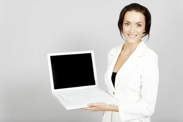 Vrouw met laptop — Stockfoto