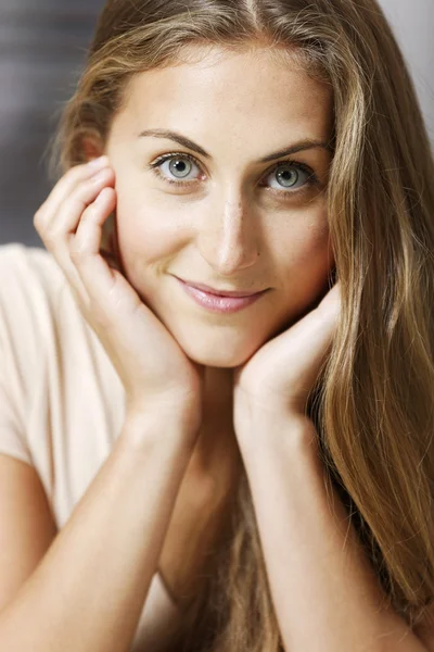 Woman relaxing at home — Stock Photo, Image