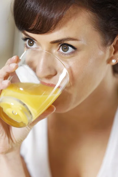 Woman drinking juice — Stock Photo, Image