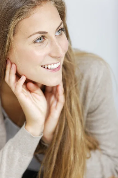 Retrato de mulher jovem — Fotografia de Stock