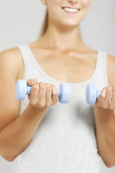 Woman weight training — Stock Photo, Image