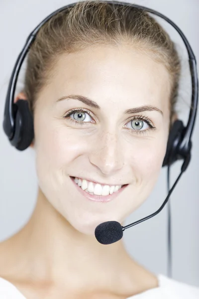 Kalla centrum kvinna med headset — Stockfoto