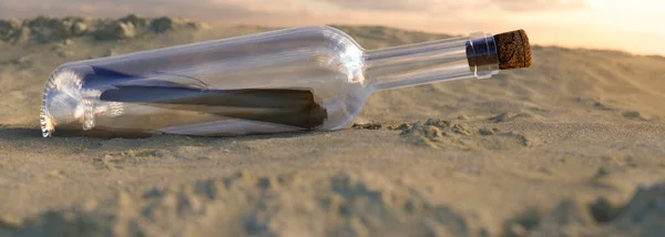 Nachricht Einer Glasflasche Die Einen Strand Gespült Wird Und Sonnenaufgang Stockfoto