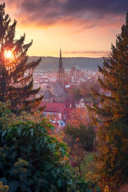 Esslingen am Neckar, Almanya. Almanya 'nın Esslingen am Neckar şehrinin şehir manzarası sonbahar günbatımında Stuttgart bölgesinde yer almaktadır..