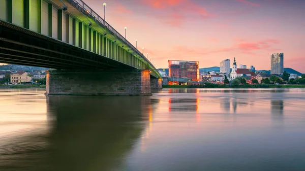 Linz Österrike Cityscape Bild Floden Linz Österrike Sommaren Solnedgång Med — Stockfoto