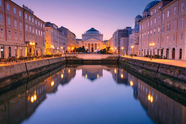 Trieste Talya Gündoğumunda Talya Nın Trieste Kentinin Manzarası — Stok fotoğraf