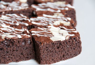 Bademli Çikolatalı Brownie kek