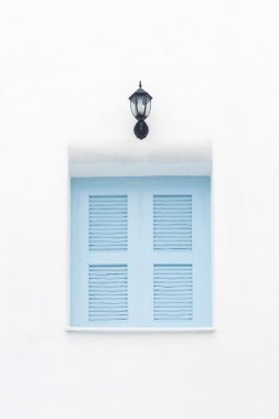 beyaz gökyüzü mavi pencere