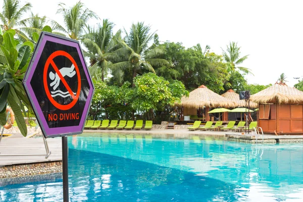 No diving signage at swimming pool — Stock Photo, Image