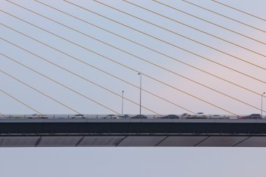 doğrultusunda sling köprüde trafik