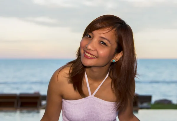 Retrato de mujeres felices en el fondo de la vista al mar —  Fotos de Stock