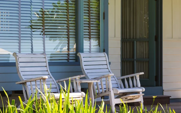 Two rocking chair in front of home — Stock Photo, Image