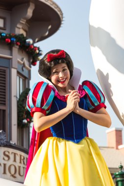 Pamuk Prenses disneyland, hong kong - Aralık 31: unidentifield insanlar kutlamak Noel Yılbaşı Festivali 31 Aralık 2012 tarihinde disneyland, hong kong