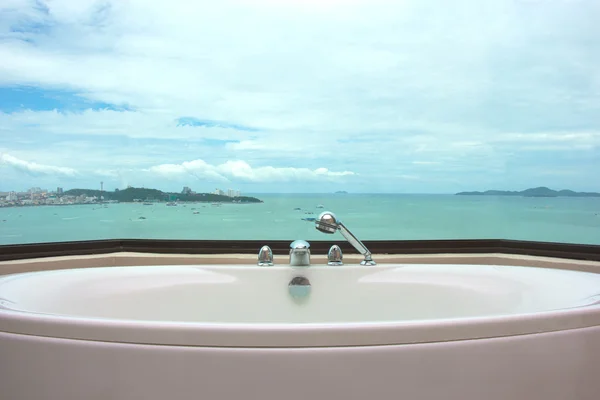 Bathtub in restroom on sea view background — Stock Photo, Image