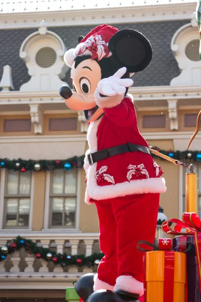 Mickey egér - dec 31: ünneplik karácsonyi új év december 31-én 2012-ben a Disneyland hongkongi — Stock Fotó