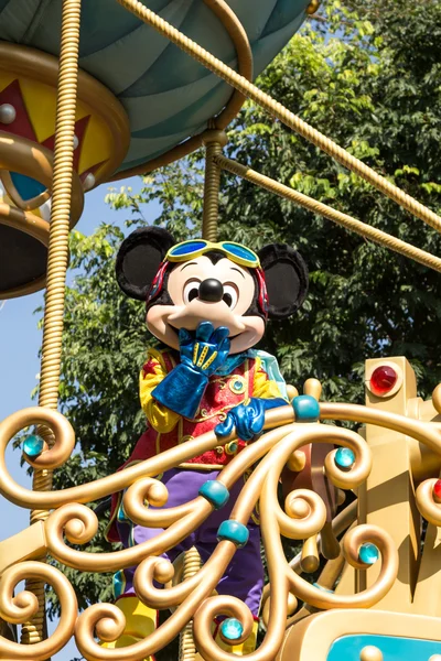 Mickey egér parádé: ünneplik karácsonyi új év december 31-én 2012-ben a Disneyland hongkongi — Stock Fotó