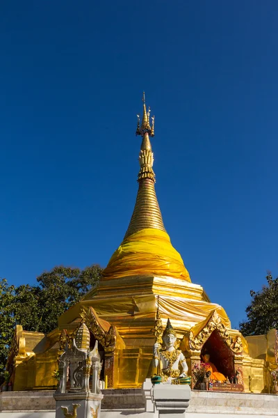 Pagoda di stile thai del nord a waing haeng, Thailandia — Foto Stock