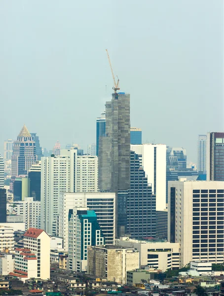 The crane building on skyscraper — Stock Photo, Image