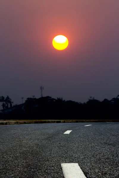 Prachtige zonsondergang in twilight hemel — Stockfoto