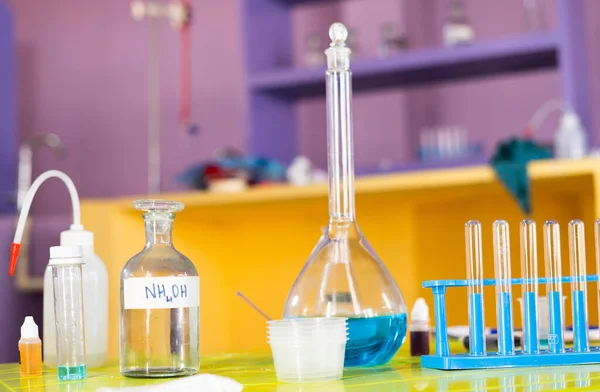 Lab Equipments Table Chemistry Laboratory Students — Stock Photo, Image