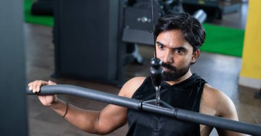 Vücut geliştirme konsepti, sağlıklı rutin, çalışkan, ilham verici ve atletik yaşam tarzı.