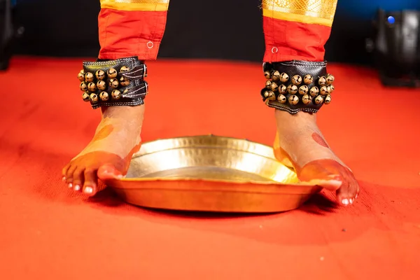 Close up shot of bharatnatyam kuchipudi artist dancing by balancing on edge of brass plate - concept of professional traditional dancer and indain culture — Foto Stock