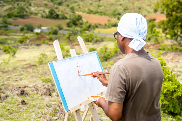 Artist Painting Drawing Canvas Board Seeing Mountians Nature Top Hill — 图库照片