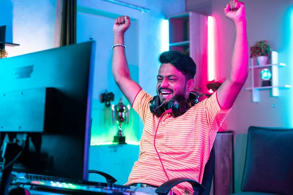 Cheerful Gamer Celebrating Win Raising Hands While Playing Online Video — Stock fotografie