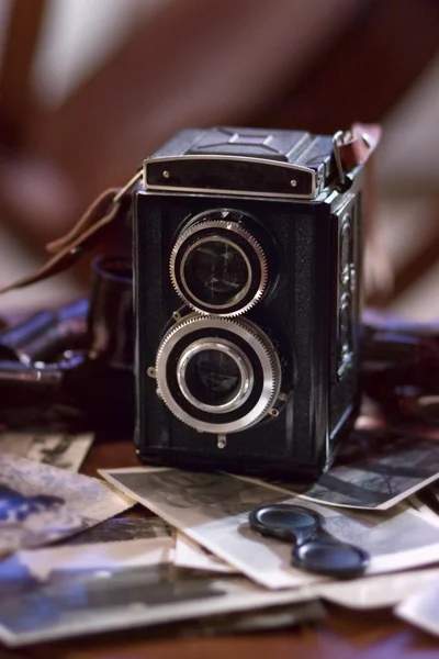 Gammal kamera av 1950-talet Stockbild