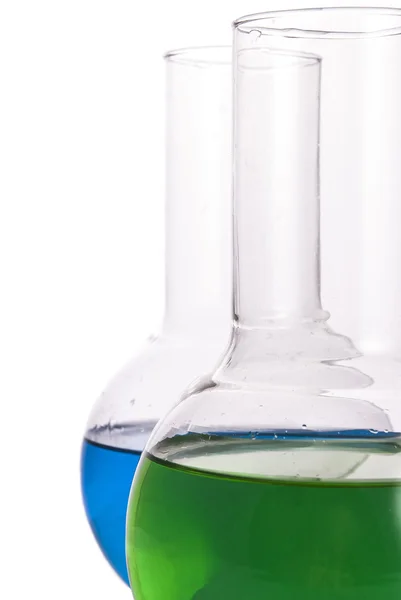 Laboratoriumglaswerk met kleur vloeistof — Stockfoto