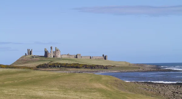 Dunstanburgh 城堡，诺桑比亚，英国 — 图库照片