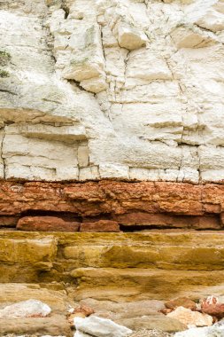 Kırmızı ve beyaz kum taşı ve tebeşir kayalıklarla, hunstanton, norfolk, e
