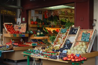 Montmartre'de meyve deposu