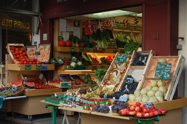 Fruit op te slaan in montmartre — Stockfoto