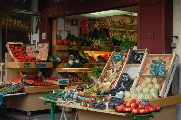 Montmartre'de meyve deposu