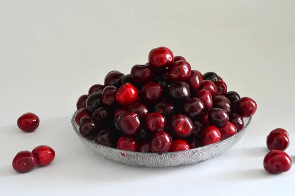 Bol à fruits cerises blanches — Photo