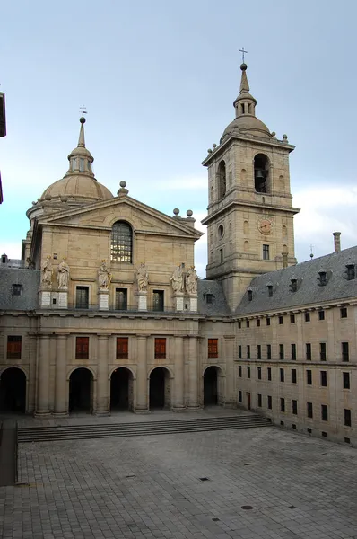 Cour de la basilique d'el escorial — Photo