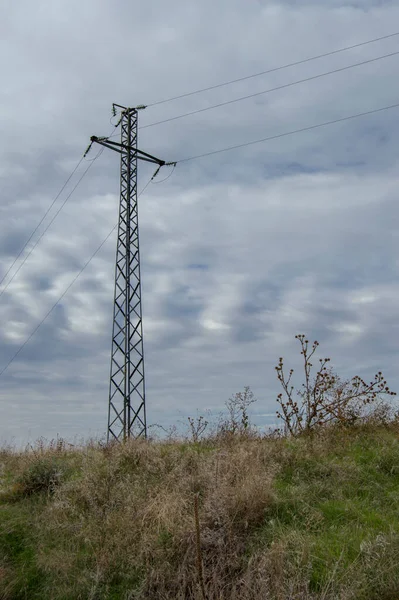 スペインのある場所にある高電圧タワー — ストック写真