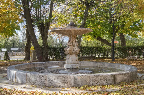 Kerkelijke Stijl Decoratieve Fontein Een Plein Het Historisch Artistieke Complex — Stockfoto