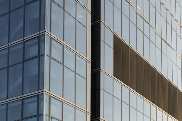 超高層ビルの破片とガラスのファサード — ストック写真