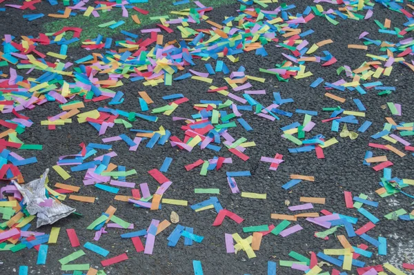 Achtergrond Met Gekleurde Confetti Van Een Parade Stockfoto